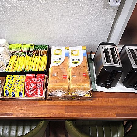 Hostel Gaon Sinchon Seoul Bagian luar foto