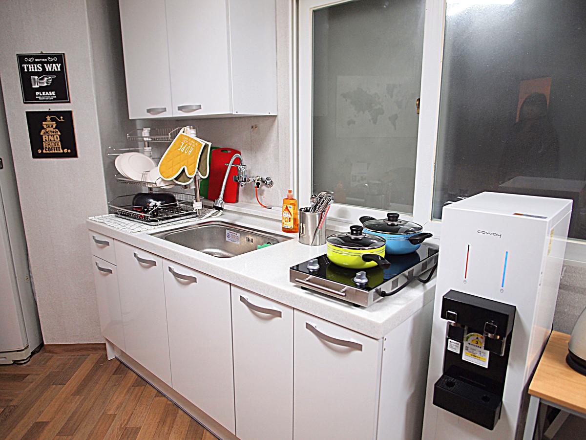 Hostel Gaon Sinchon Seoul Bagian luar foto