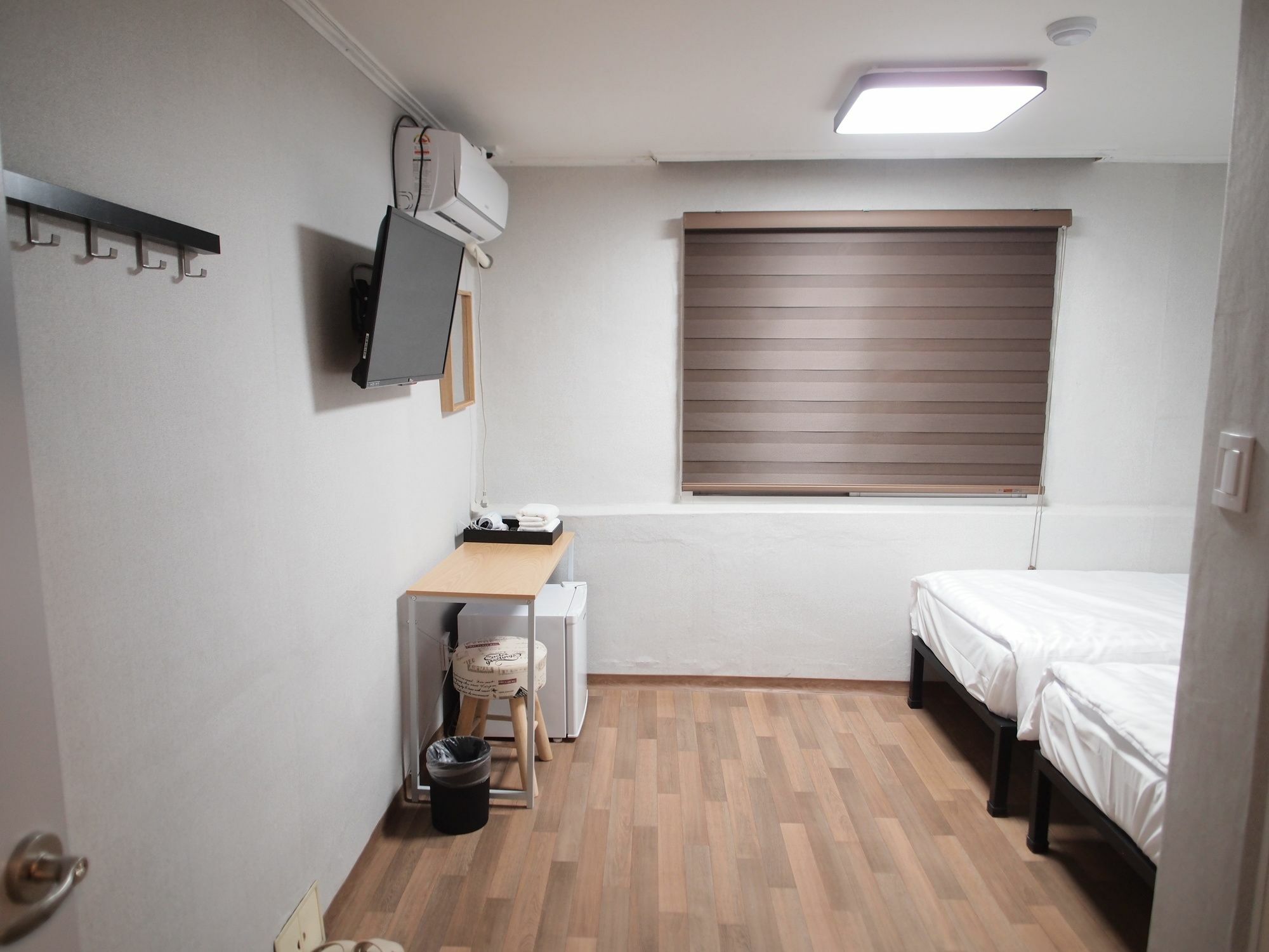 Hostel Gaon Sinchon Seoul Bagian luar foto